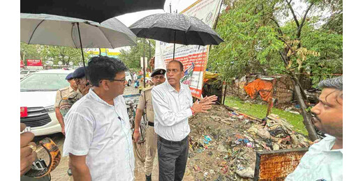 डीएम ने विकास कार्यों का किया निरीक्षण, गुणवत्ता और समयबद्धता पर दिया जोर